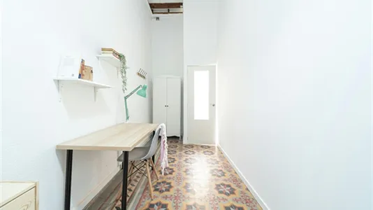 Rooms in Barcelona Ciutat Vella - photo 10