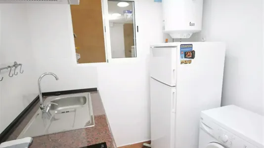 Rooms in Barcelona Ciutat Vella - photo 5