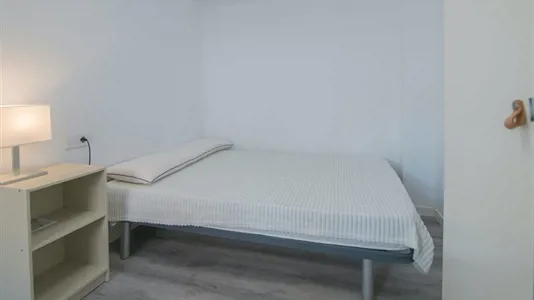 Rooms in el Camí de Vera - photo 3
