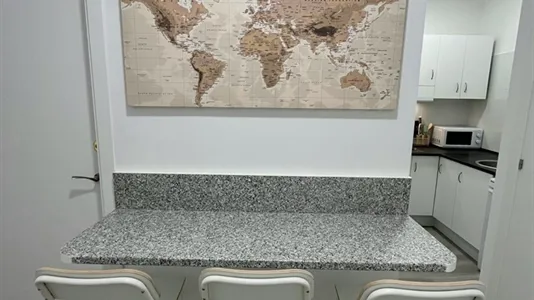 Rooms in Barcelona Ciutat Vella - photo 7