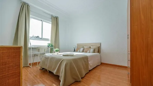 Rooms in el Camí de Vera - photo 1