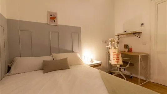 Rooms in Barcelona Ciutat Vella - photo 2