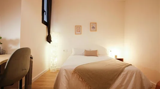 Rooms in Barcelona Ciutat Vella - photo 5