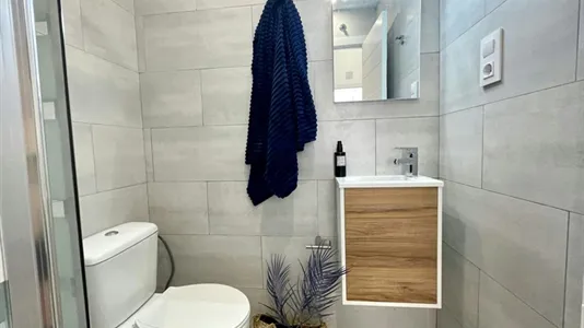 Rooms in Madrid Centro - photo 9