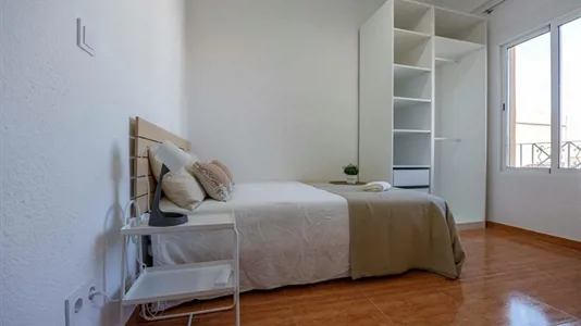 Rooms in el Camí de Vera - photo 2