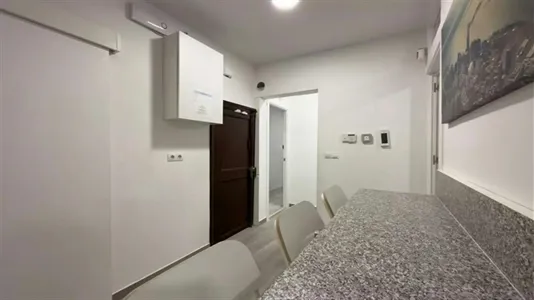 Rooms in Barcelona Ciutat Vella - photo 9