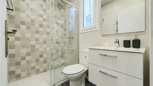 Rooms in Barcelona Ciutat Vella - photo 10