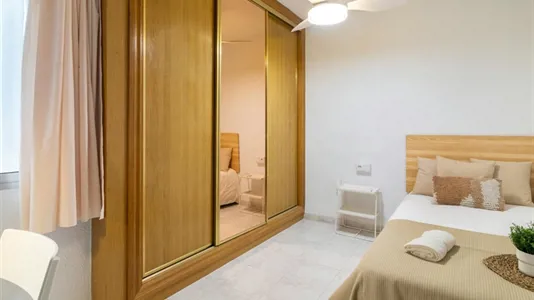 Rooms in el Camí de Vera - photo 3