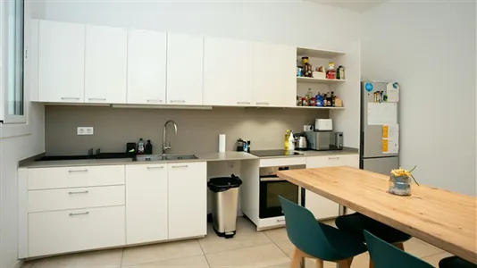 Rooms in Barcelona Ciutat Vella - photo 9