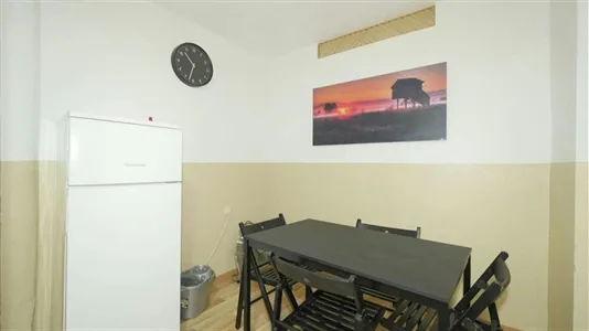 Rooms in Barcelona Ciutat Vella - photo 7