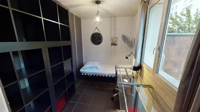 Room for rent in Grenoble, Auvergne-Rhône-Alpes