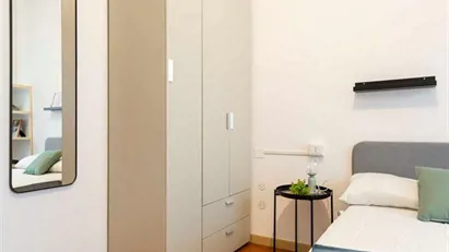 Room for rent in Milano Zona 4 - Vittoria, Forlanini, Milan