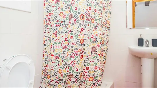 Rooms in Barcelona Ciutat Vella - photo 7