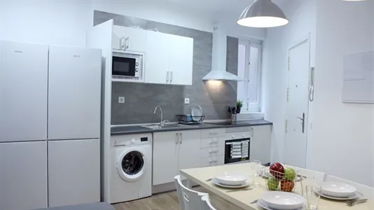 Rooms in Madrid Centro - photo 9