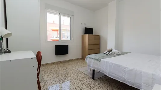 Rooms in Málaga - photo 5