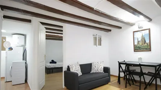 Rooms in Barcelona Ciutat Vella - photo 9