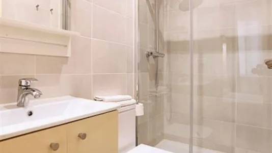 Rooms in Barcelona Ciutat Vella - photo 7