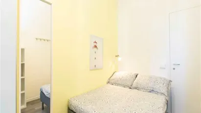 Room for rent in Milano Zona 6 - Barona, Lorenteggio, Milan