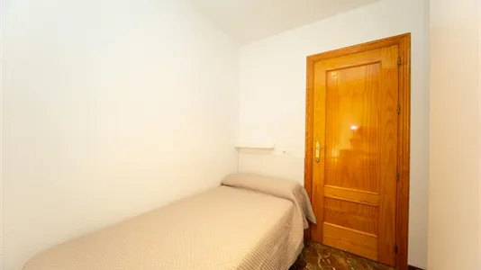 Rooms in Granada - photo 2