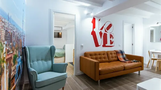 Rooms in Barcelona Ciutat Vella - photo 9