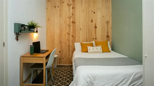 Rooms in Barcelona Eixample - photo 1