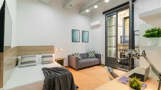 Rooms in Barcelona Ciutat Vella - photo 5