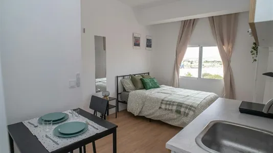 Rooms in Godelleta - photo 1