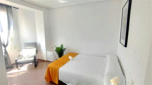 Rooms in Almería - photo 4