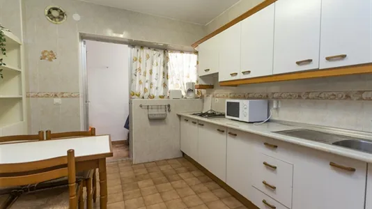 Rooms in Málaga - photo 9