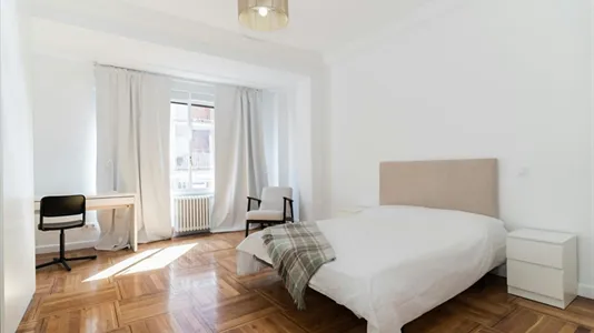 Rooms in Madrid Chamberí - photo 2