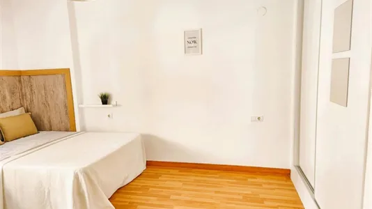 Rooms in el Camí de Vera - photo 4
