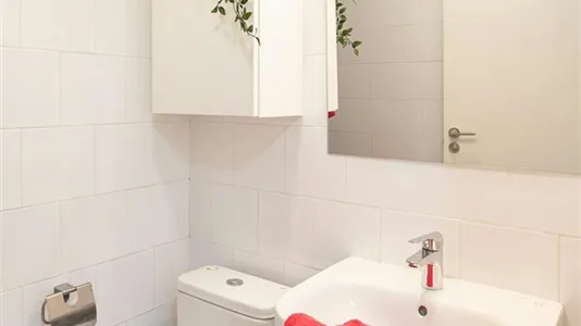 Rooms in Barcelona Eixample - photo 10