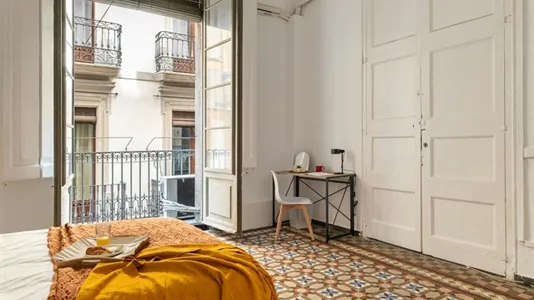Rooms in Barcelona Ciutat Vella - photo 5
