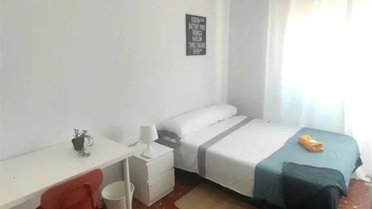 Rooms in Almería - photo 1