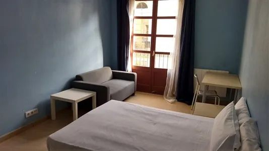 Rooms in Barcelona Ciutat Vella - photo 4