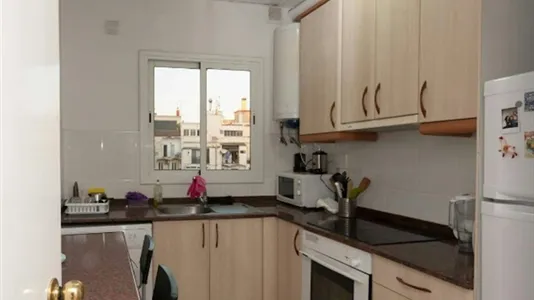 Rooms in Barcelona Ciutat Vella - photo 8