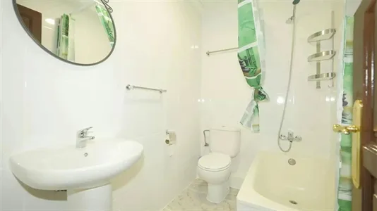 Rooms in Barcelona Ciutat Vella - photo 8