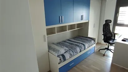 Room for rent in Milano Zona 4 - Vittoria, Forlanini, Milan