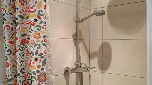 Rooms in Barcelona Ciutat Vella - photo 8