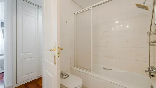 Rooms in El Encinar de los Reyes - photo 7