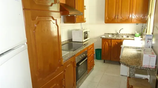 Rooms in Córdoba - photo 9