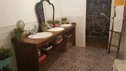 Houses in Bárcena de Pie de Concha - photo 9