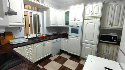 Rooms in Almería - photo 6