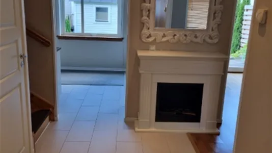 Houses in Södertälje - photo 5