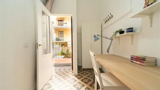 Rooms in Barcelona Ciutat Vella - photo 1