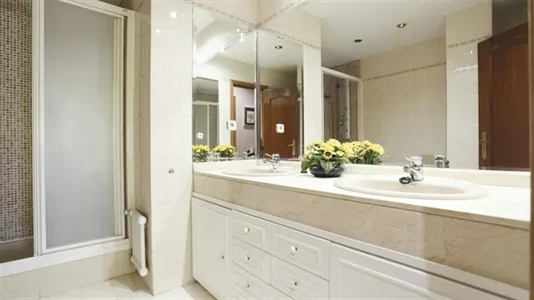 Rooms in Madrid Chamartín - photo 10