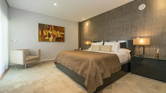 Houses in Almada - photo 9