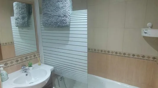 Rooms in Almería - photo 9