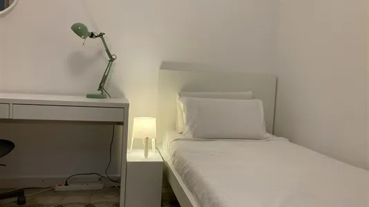 Rooms in Barcelona Eixample - photo 9