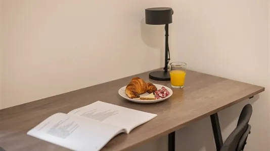 Rooms in Barcelona Ciutat Vella - photo 5